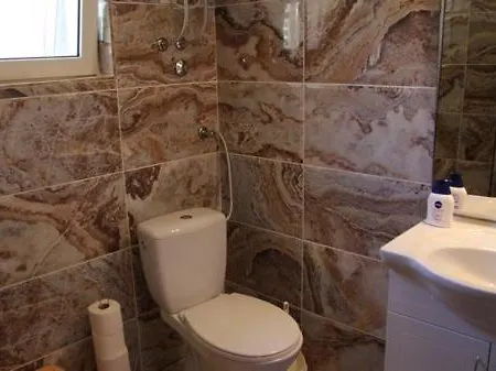 Ara-kata Apartment *